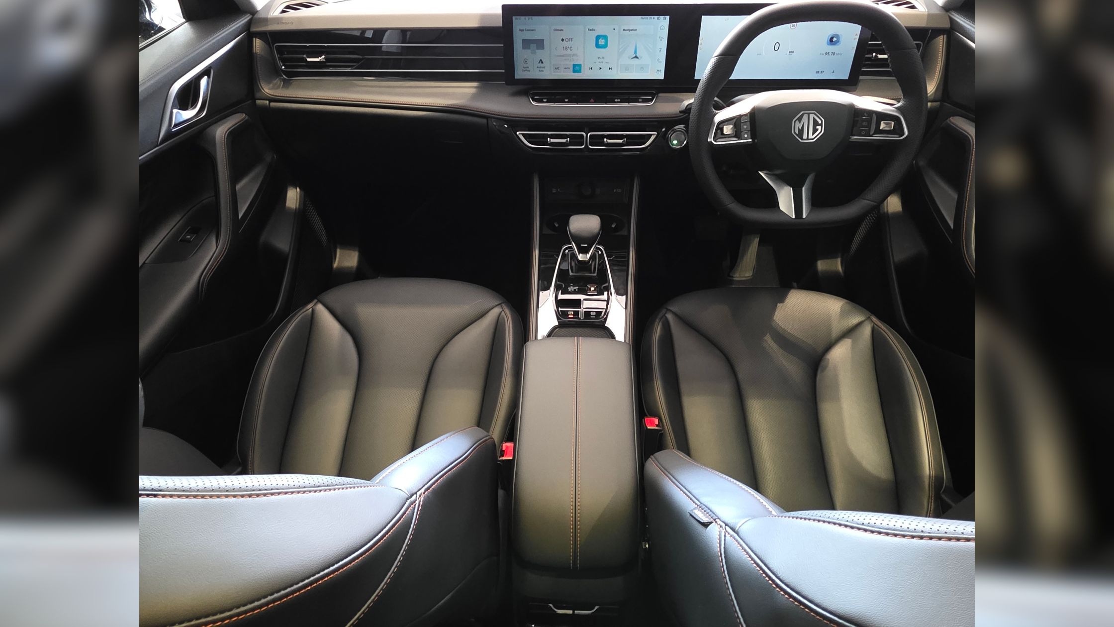MG HS From leather seats and power stearing and infortainment touch screen
