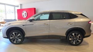 MG HS Side View